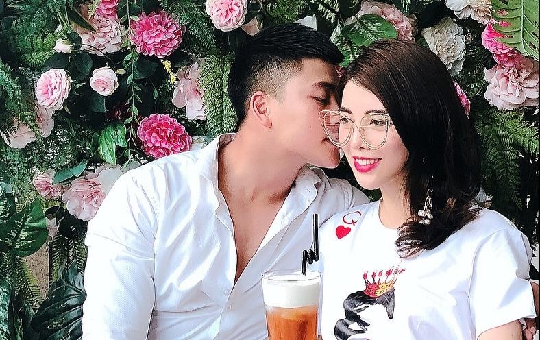 Tieu thu nha giau Claret Giang Le khoe hanh phuc ben ban trai hot boy hinh anh