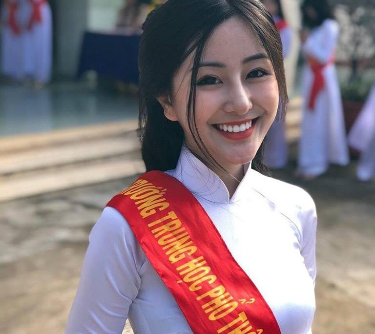 Gai xinh THPT Binh Hung Hoa anh 1