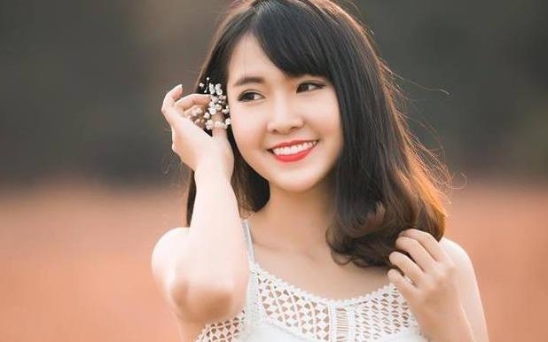 Gai xinh truong DH Ngoai ngu khoe nhan sac noi bat hinh anh