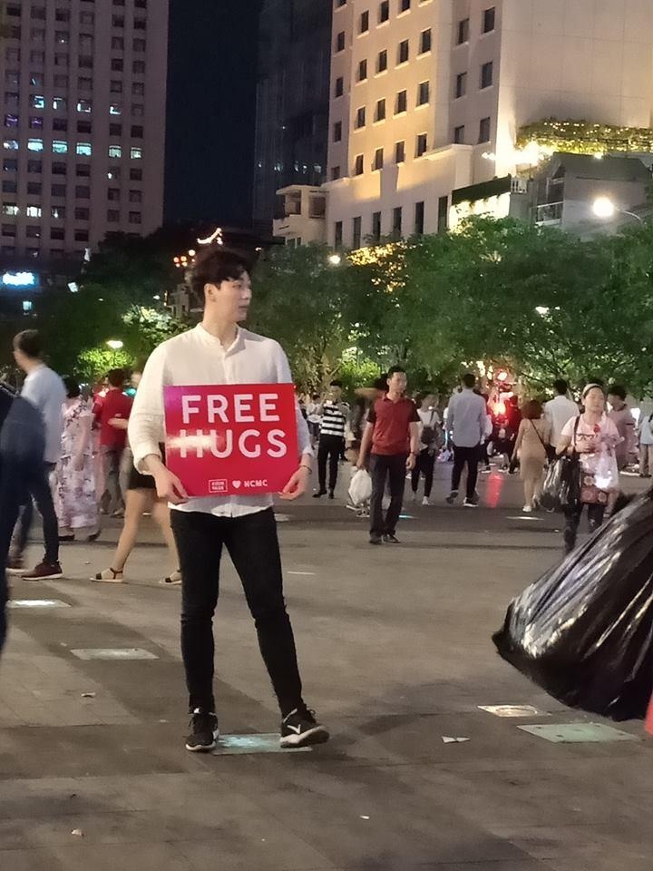 trai dep cho om mien phi anh 1