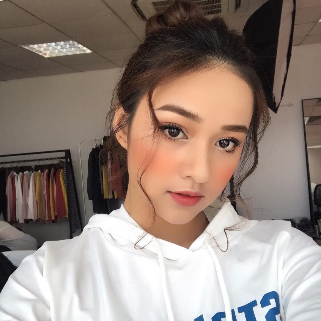 nu sinh thuong bi nham la gai Tay anh 1