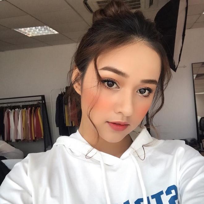 Gai xinh tu cac truong ngan hang anh 4