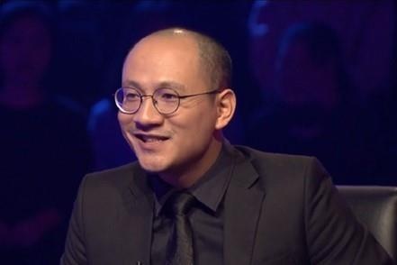 Ai la trieu phu: Nha thiet ke hoa khong biet hoa gi cai ao le Vu lan hinh anh