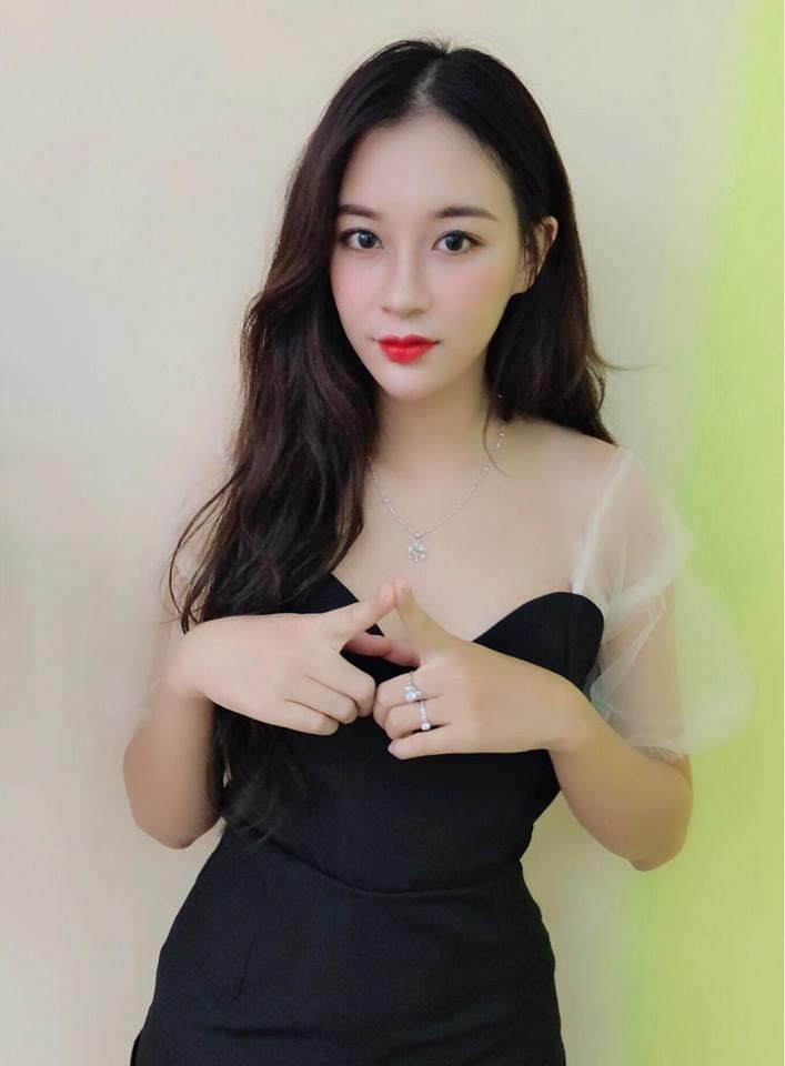 hot girl dai hoc thuong mai anh 7