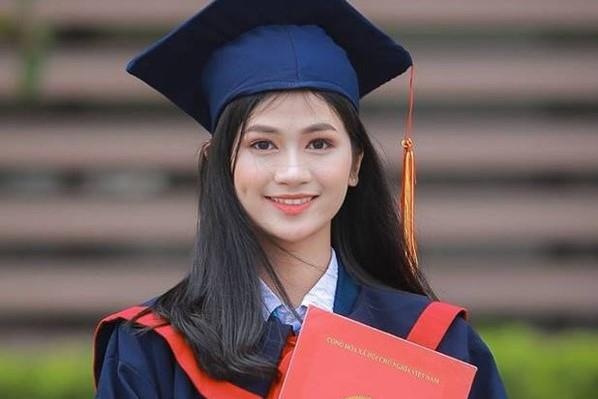 Bong thay minh 'qua tuoi' khi ngam dan hoa khoi the he 2K hinh anh