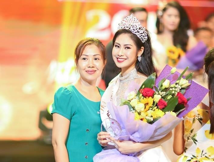 hot girl giong Ho Dinh Han anh 1