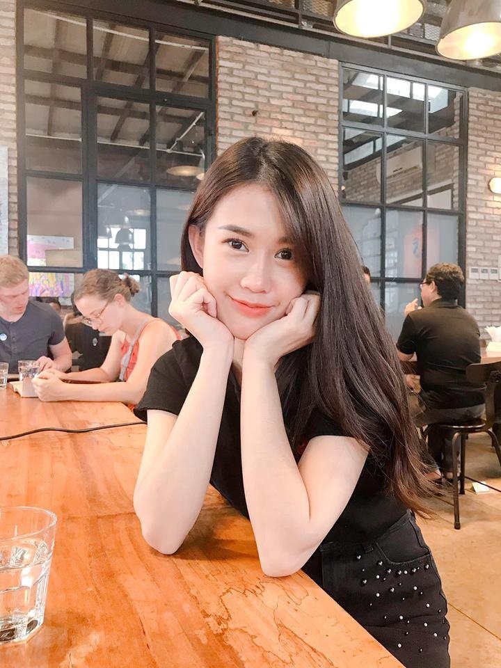 hot girl Tiem banh hoang tu be anh 4