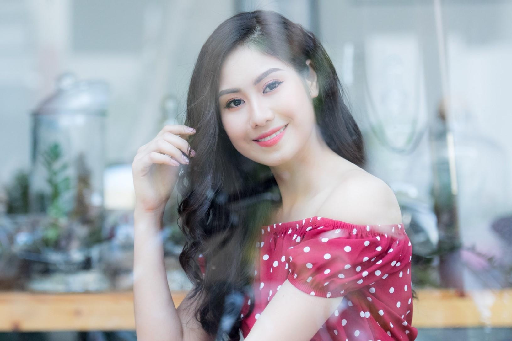 Hoa khoi Nhac vien duoc so sanh voi dien vien Hong Kong Ho Dinh Han hinh anh