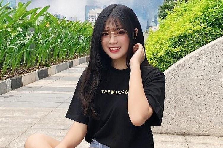 Ve dep thuan khiet cua gai xinh DH Kien truc duoc len bao Trung hinh anh