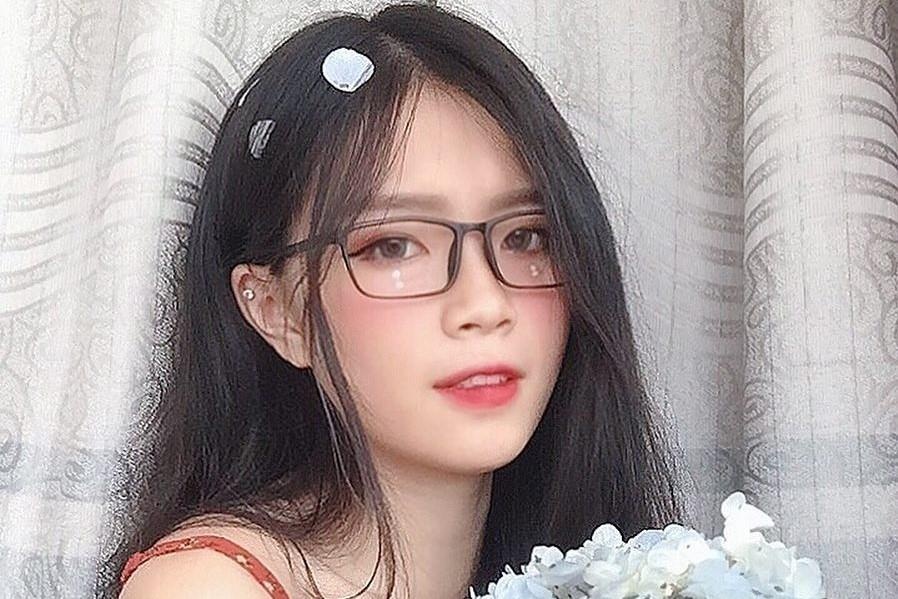 Hot girl len bao Trung khoe ve dep thuong ngay hinh anh