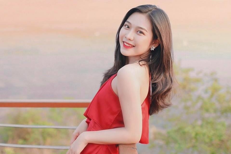 Gai xinh DH Ton Duc Thang toan la hoa khoi voi nang tho gay thuong nho hinh anh