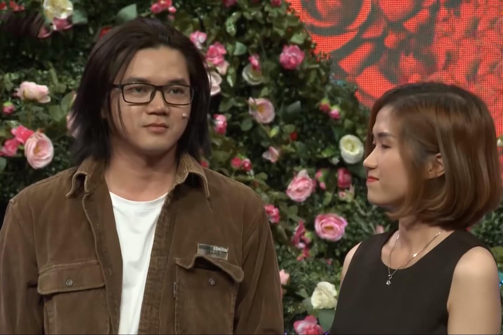 Anh chang 'toc xoa ngang vai' chinh phuc thanh cong co gai hon 2 tuoi hinh anh