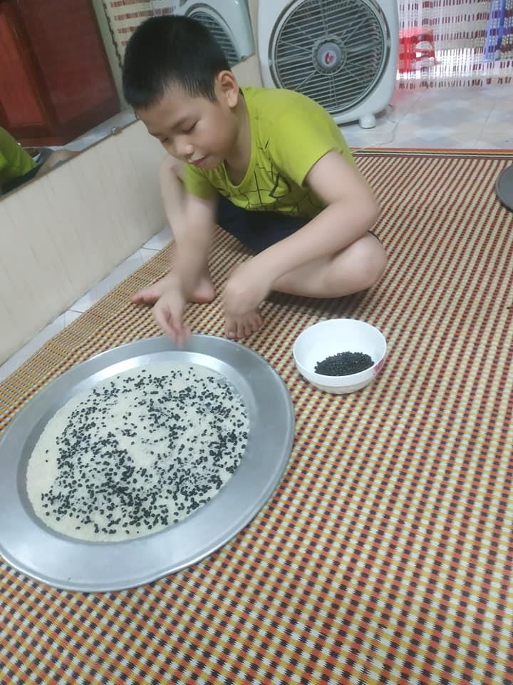 cậu bé bị anh trai bắt lựa đậu ảnh 1 cau be bi anh trai bat lua dau anh 1