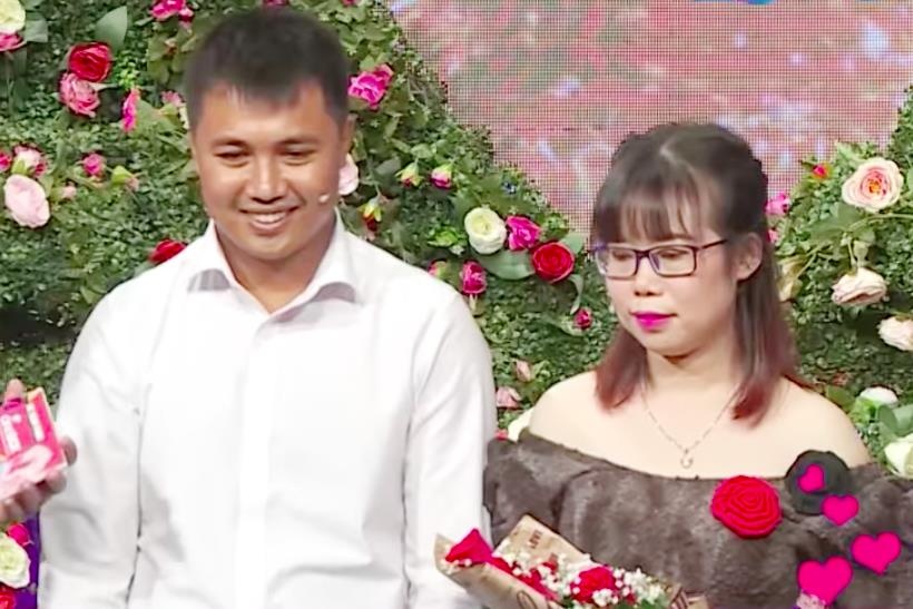 Ky thuat vien gay me dong y hen ho chang binh luan vien bong da hinh anh