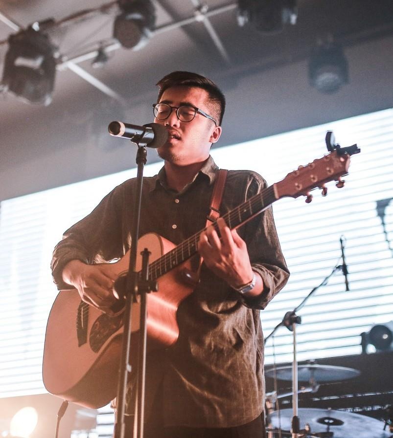 Hoàng tử Indie Việt cầu hôn bạn gái ảnh 3 Hoang tu Indie Viet cau hon ban gai anh 3