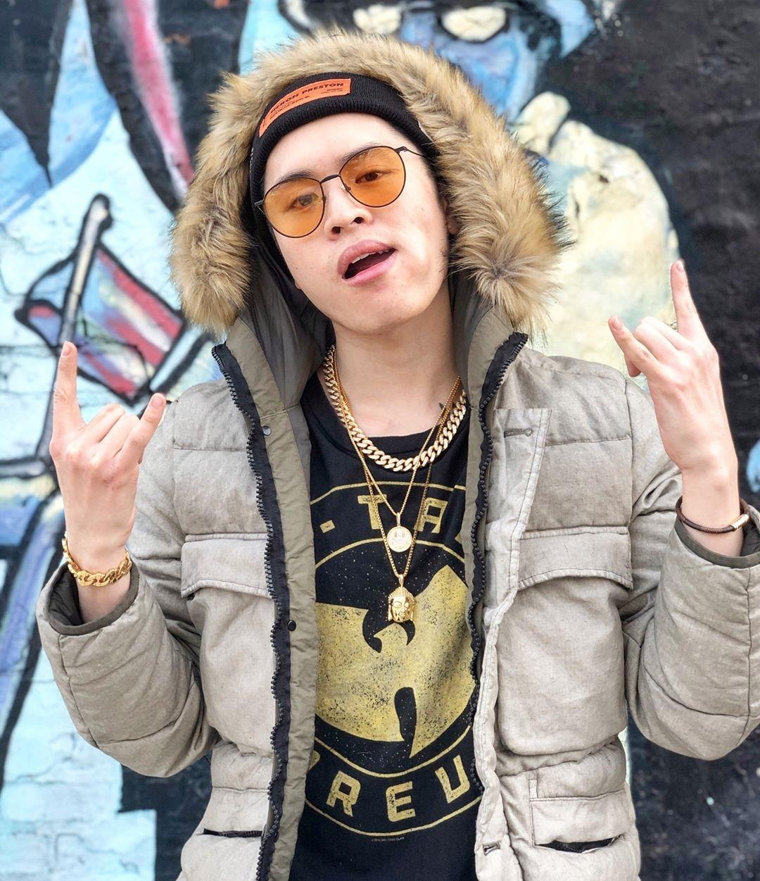 Vlogger nam noi tieng anh 16