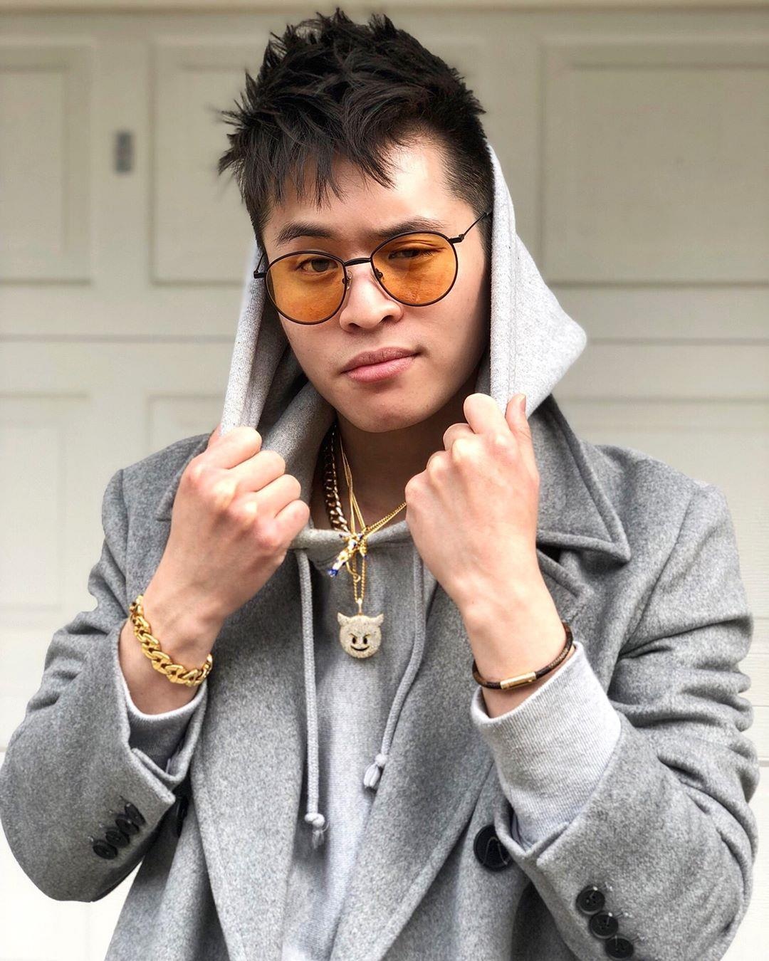 Vlogger nam noi tieng anh 15