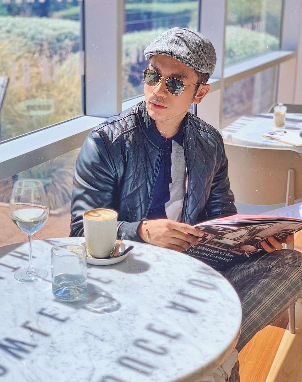 Vlogger nam noi tieng anh 7