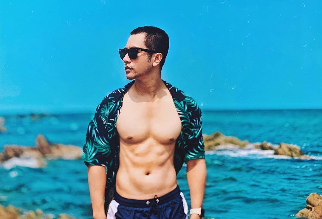 Vlogger nam noi tieng anh 5