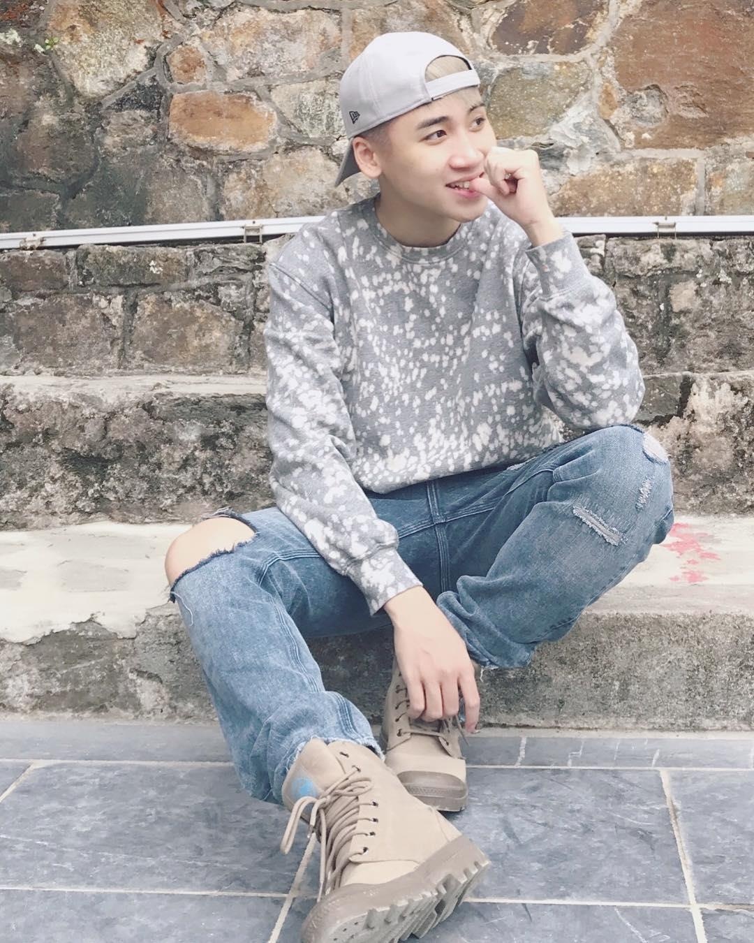 Vlogger nam noi tieng anh 12