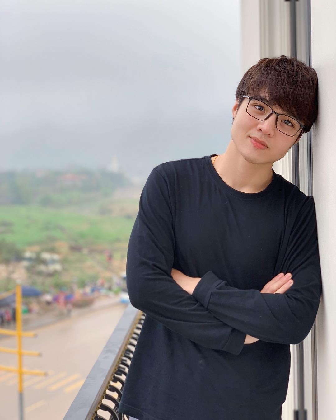 Vlogger nam noi tieng anh 4