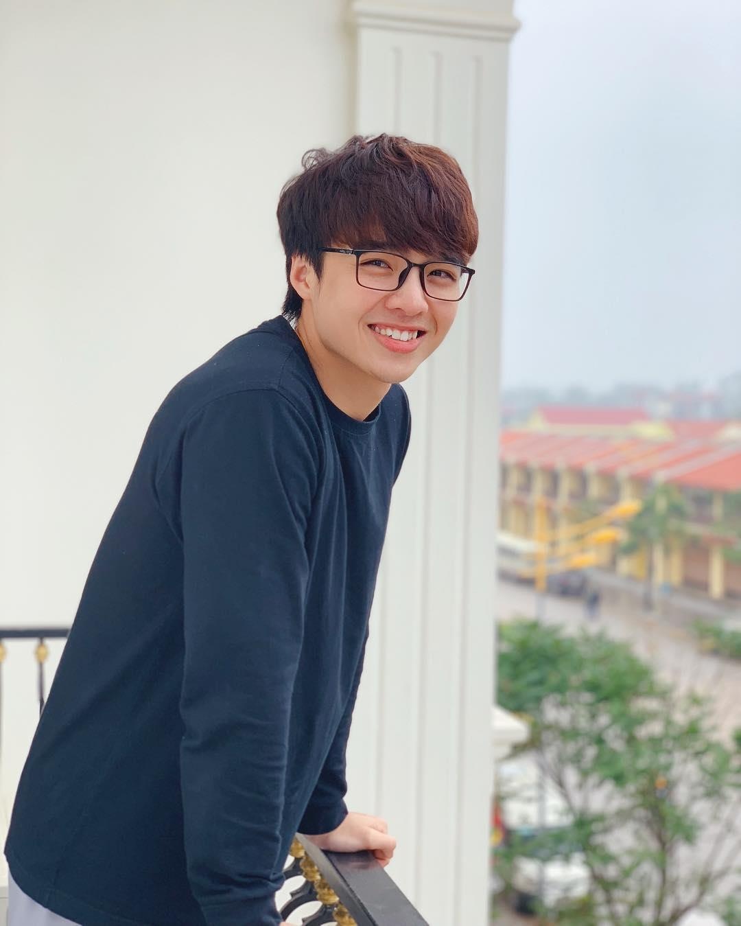 Vlogger nam noi tieng anh 3