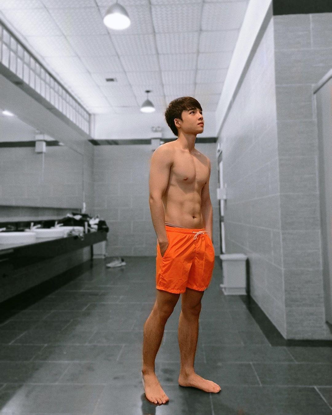 Vlogger nam noi tieng anh 2