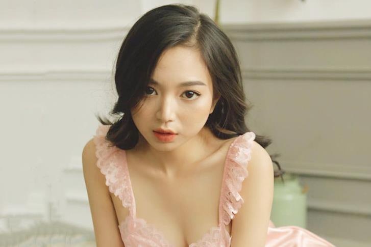 Hai hot girl ten Kim Chi quen mat voi dan mang hinh anh