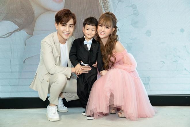 Kin Nguyễn véo con Thu Thuỷ ảnh 1 Kin Nguyen veo con Thu Thuy anh 1