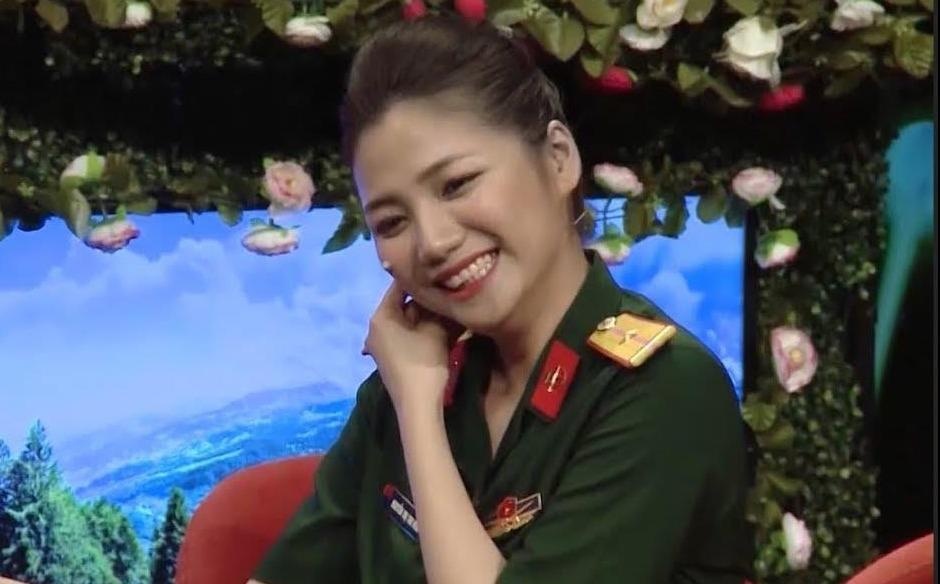 Hot girl thieu uy dac cong van doc than du da tham gia show hen ho hinh anh