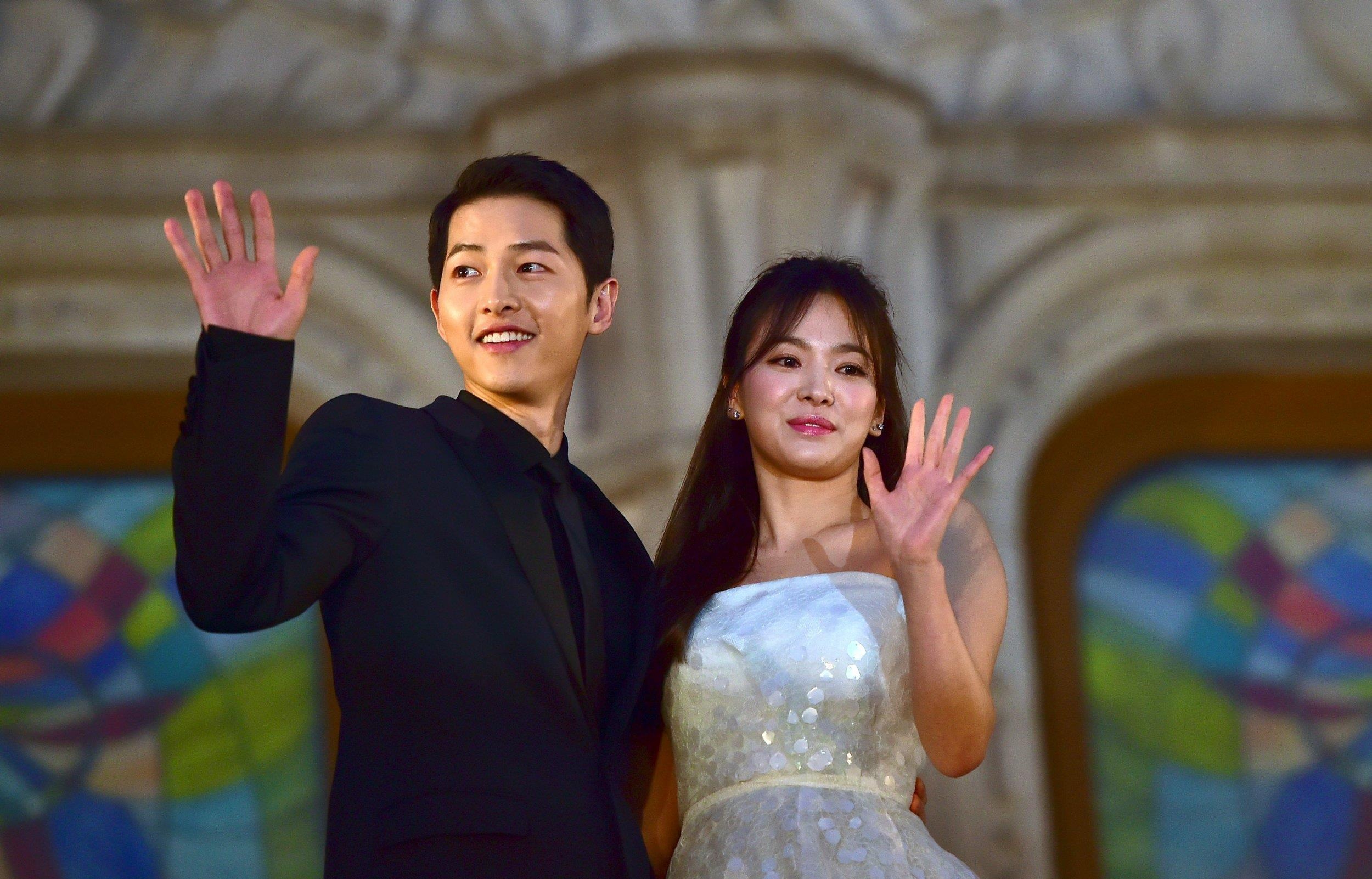 Song Joong Ki va Song Hyo Kyo ly hon anh 2