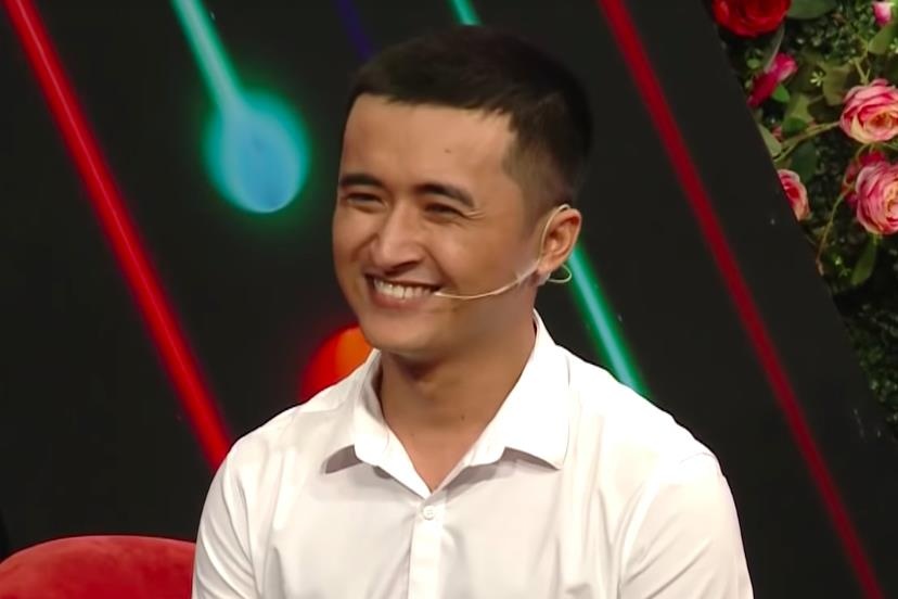 Chang trai tro chuyen tinh cam voi co gai nhung khong an nut hen ho hinh anh