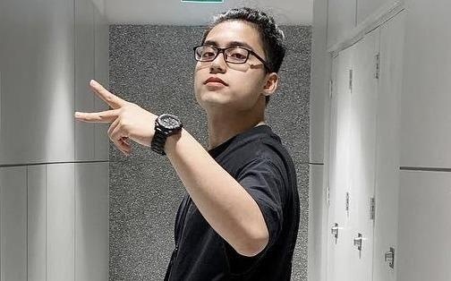 Em Son Tung M-TP dang anh selfie, dan mang khen dep trai hon ca anh hinh anh