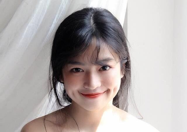 Do Khanh Van khoe ve dep trong treo trong ta ao dai hinh anh