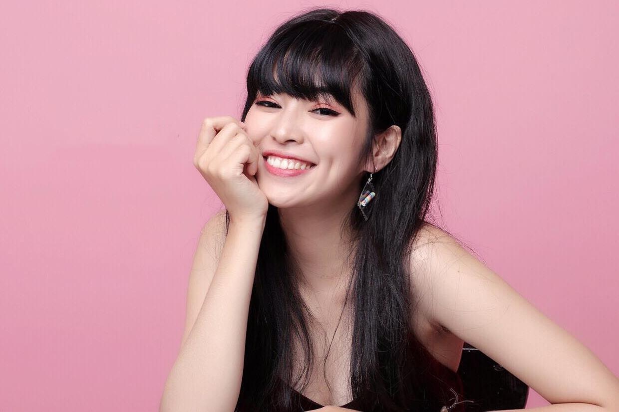 Tra Long cua 'Mat biec' la 'hot girl ma lum' noi tieng tren mang hinh anh