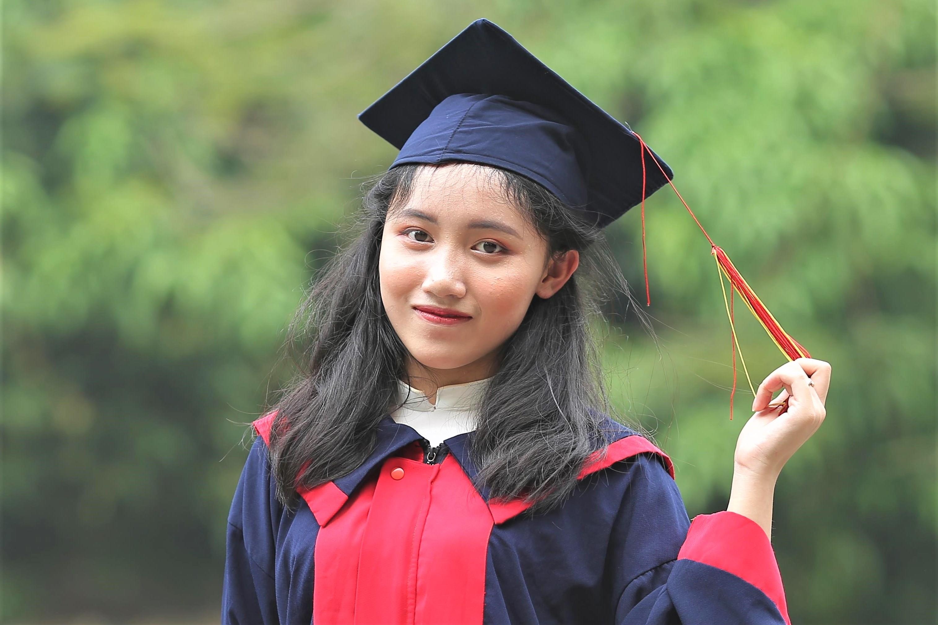 'Thu khoa con nha nguoi ta khong bao gio khien bo me toi that vong' hinh anh