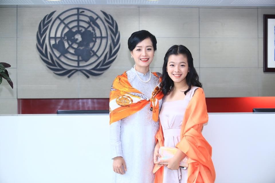 Con gai nghe si Chieu Xuan anh 2