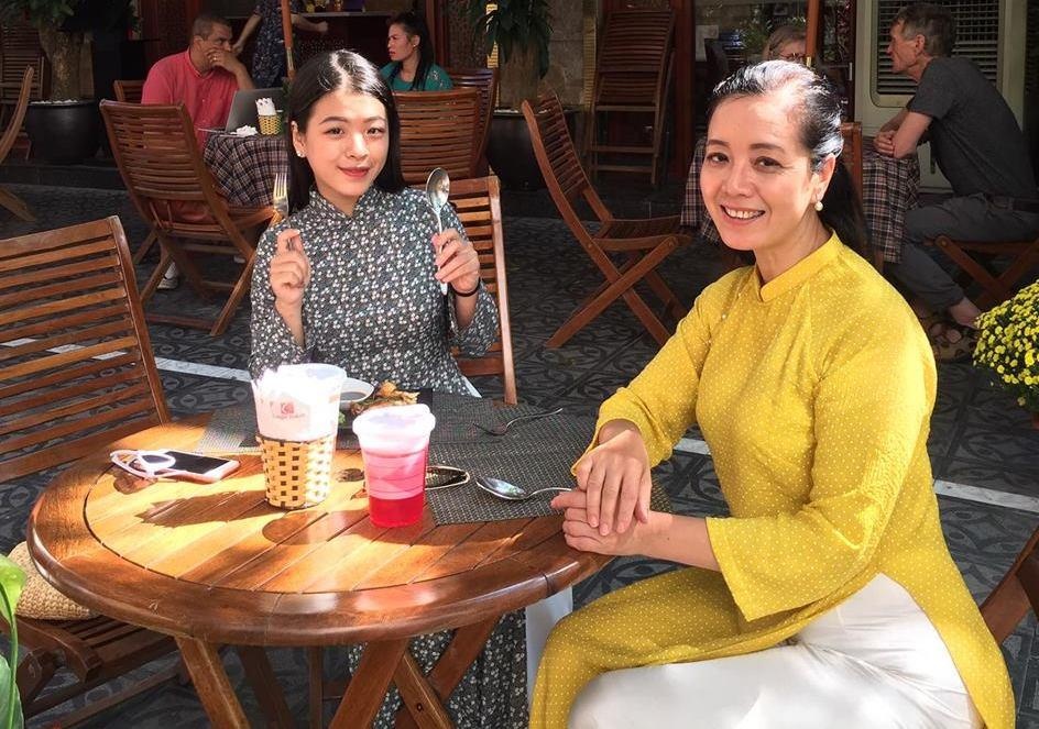 Con gai nghe si Chieu Xuan anh 3