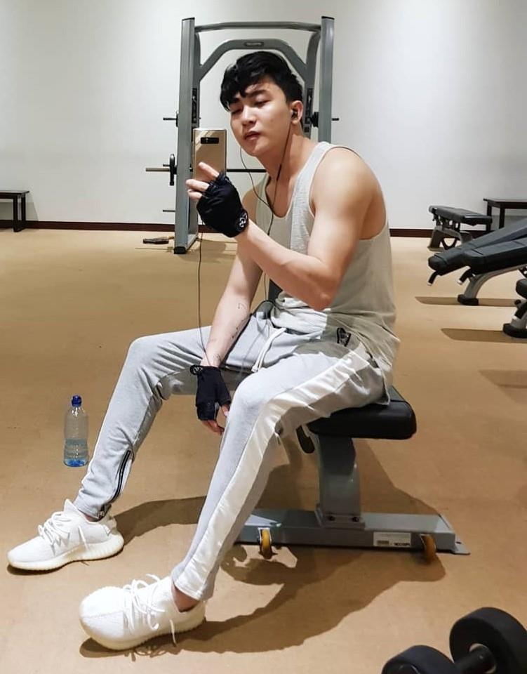 Hot boy U30 trong nhu trai tre anh 5