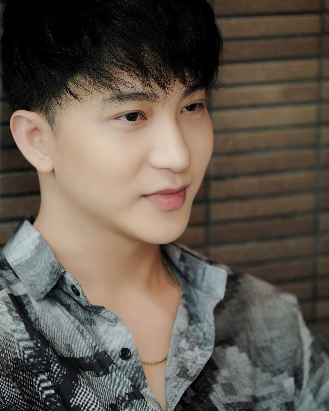 Hot boy U30 trong nhu trai tre anh 2