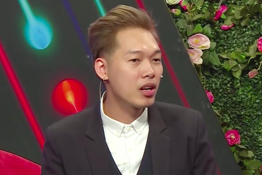 CEO 'deo khuyen, xam minh' tuyen bo khong hen ho co gai lon hon 2 tuoi hinh anh