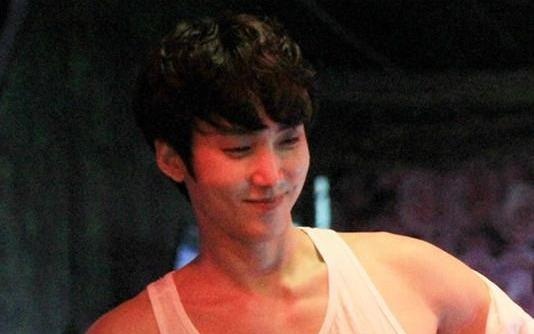 Juni cover ca khuc 'Phia sau mot co gai' bang tieng Han hinh anh