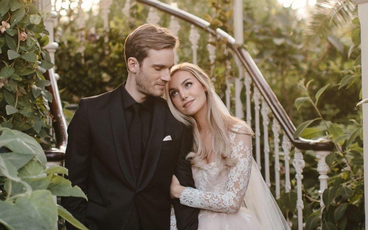 PewDiePie va Marzia review game Pokemon hinh anh