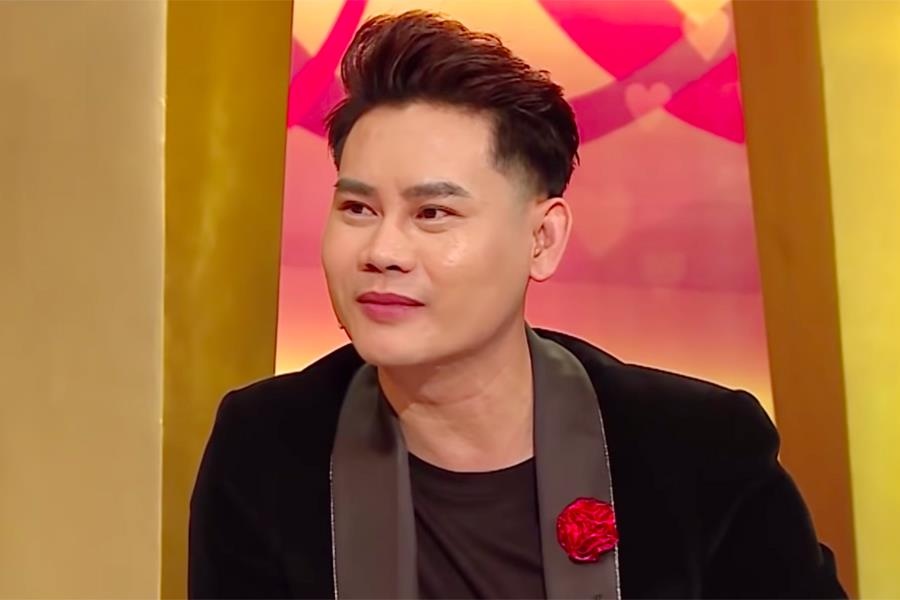 Vo MC Hong Phuc 'ke xau' chong 'cu ra duong la lo lang' hinh anh