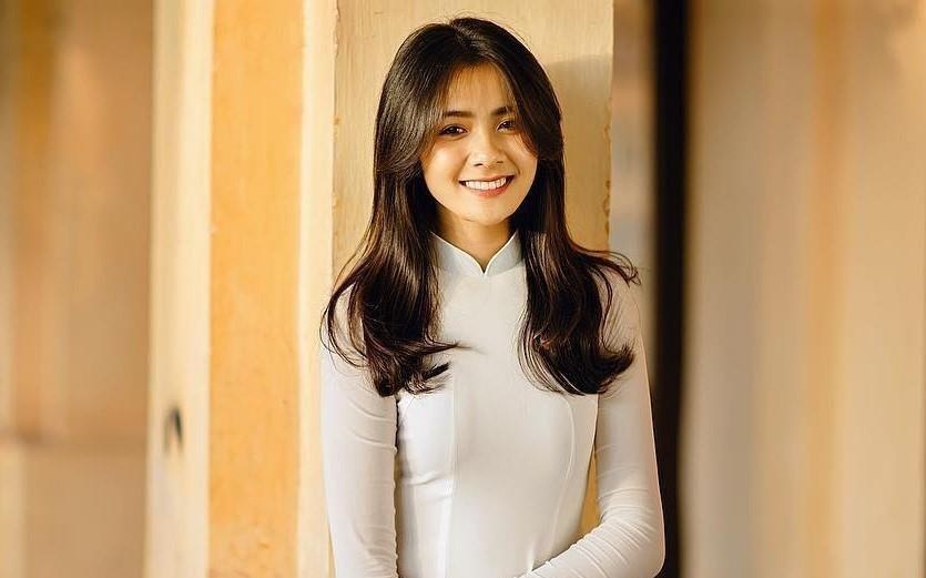 Nhung hot girl ao dai, gai xinh mat moc noi len tu le khai giang hinh anh