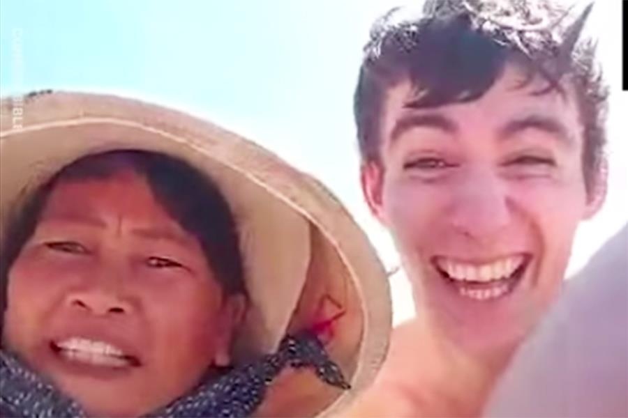 Co ban hang rong 'ban tieng Anh nhu gio' len fanpage nuoc ngoai hinh anh