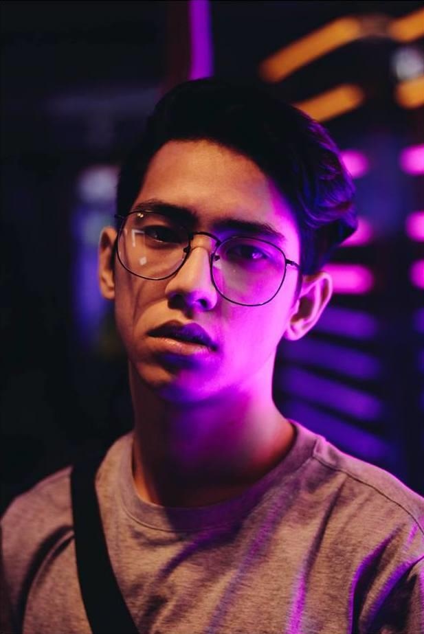 Hot boy truong dai hoc anh 12