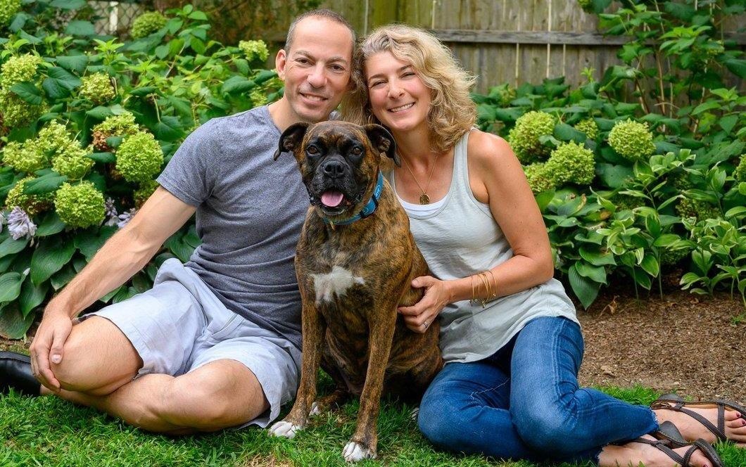 So nuoi con ton kem, cac cap vo chong My cham bam thu cung nhu con de hinh anh