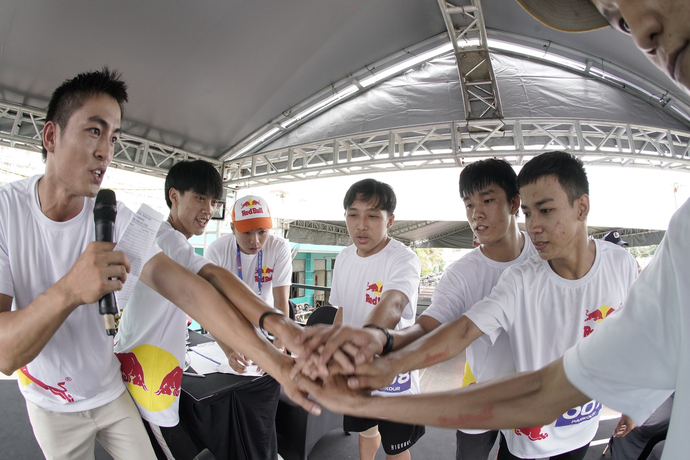 Nguoi tre vuot qua ap luc anh 4