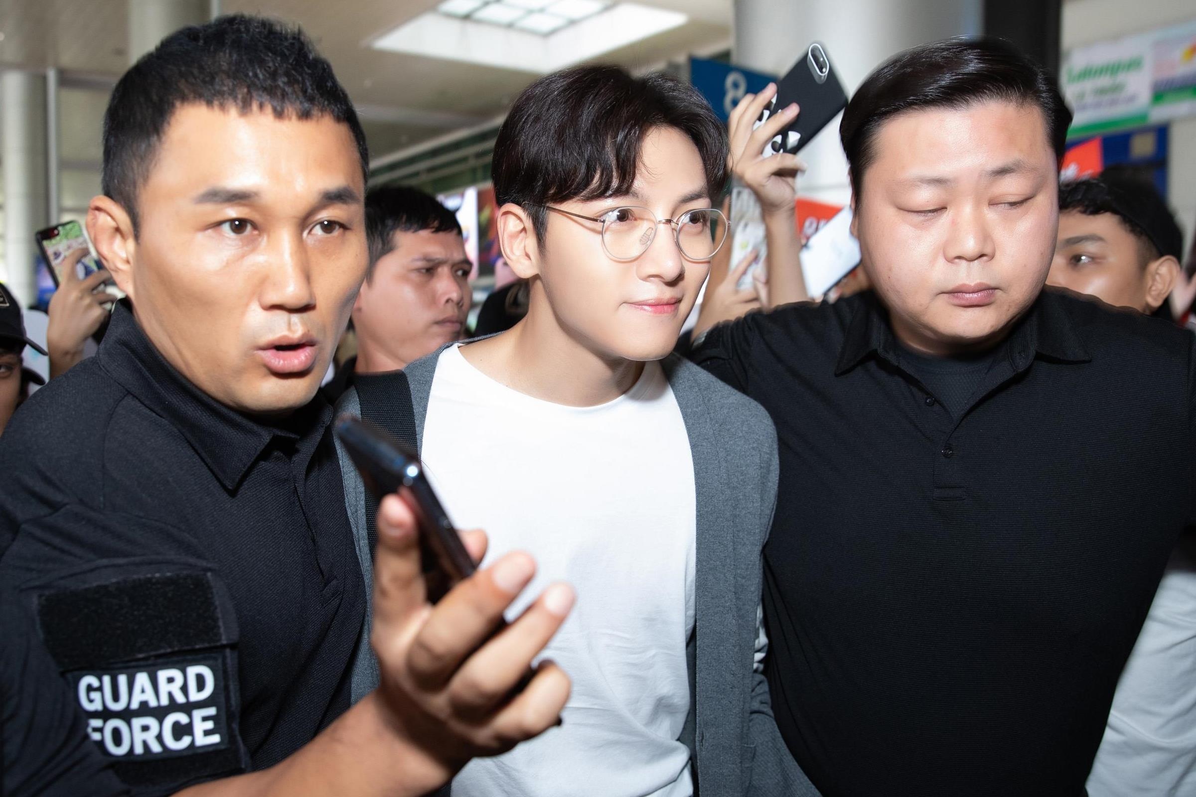 Fanpage tra sua bi rate 1 sao hang loat sau vu Ji Chang Wook vang mat hinh anh